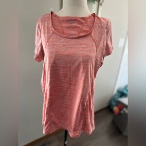 3/$25 🤗 Tangerine color Reebok tee